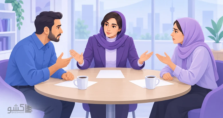 مدیری میان دو همکار ناهم‌نظر پشت میز جلسه میانجی‌گری می‌کند؛ مهارت مدیریت تضاد در پرسشنامه مهارت‌های مدیریت